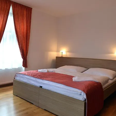Johanka 4*