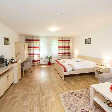 Johanka 4*